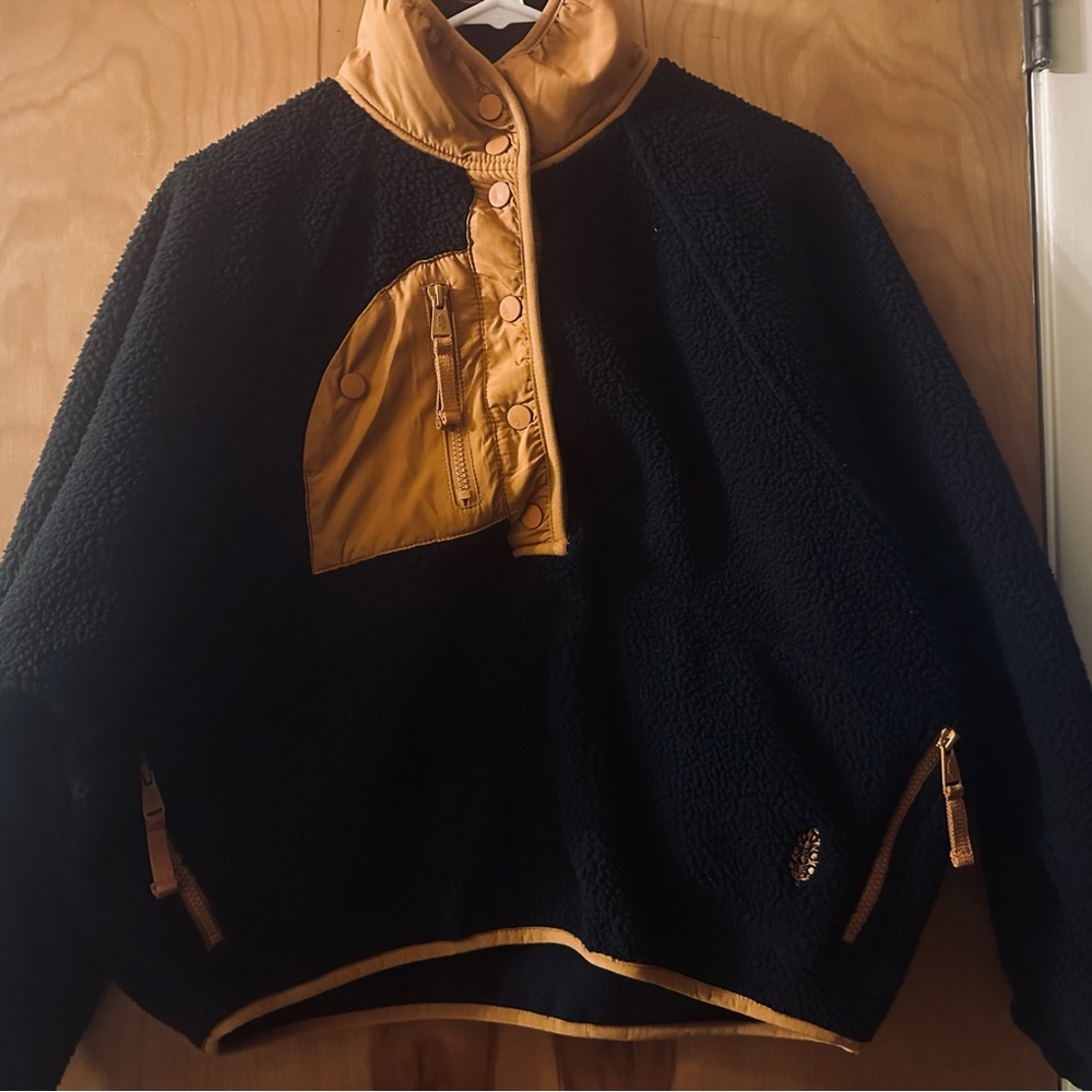 FREE PEOPLE Hit the Slopes color block pullover black and tan Fleece Jacket